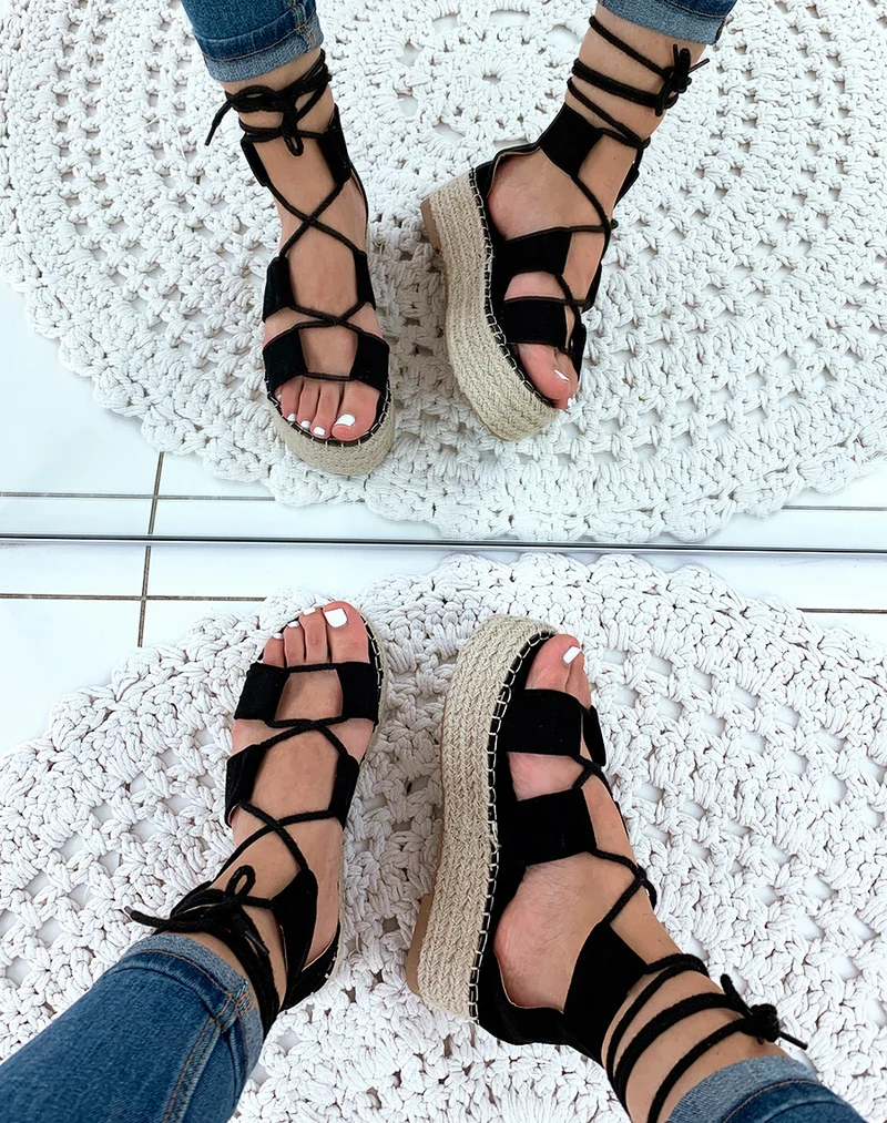 Nu-pieds en suédine noirs à plateforme et à lacets