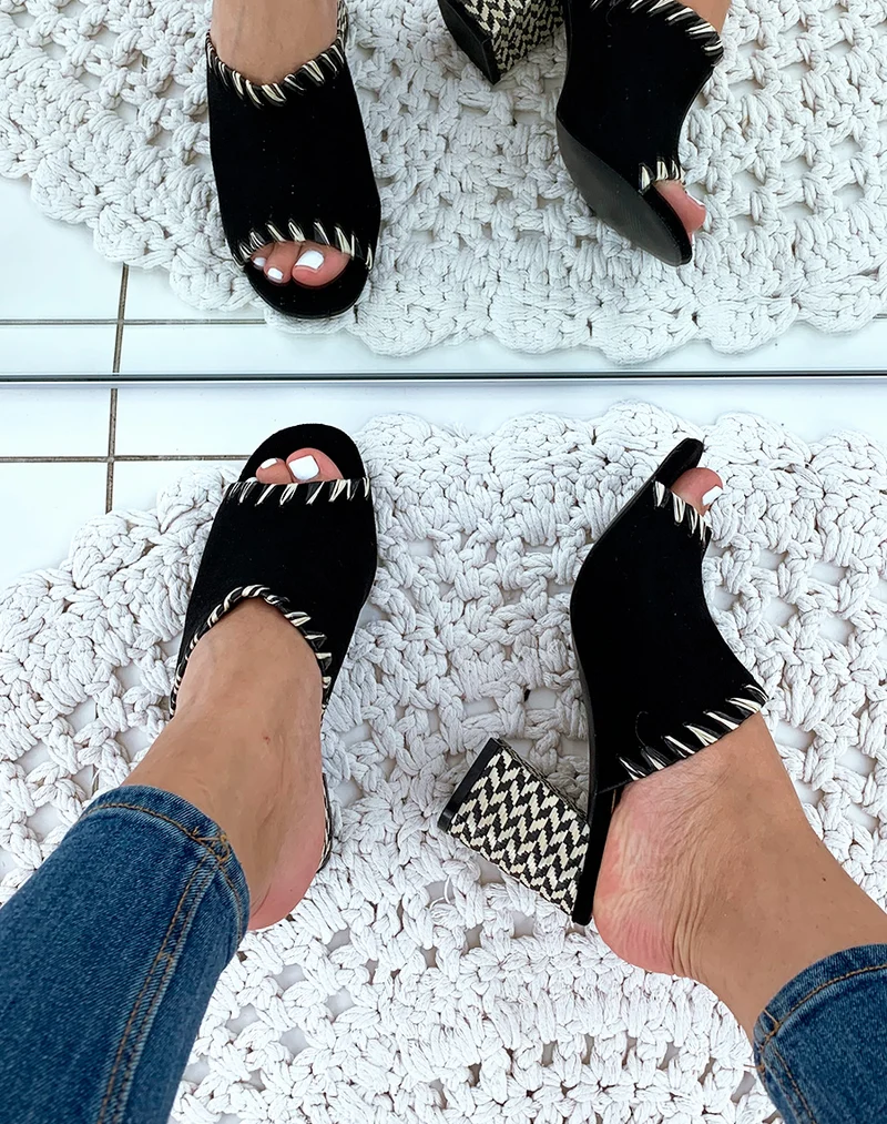 Mules à talons en suédine noires à détails fantaisies