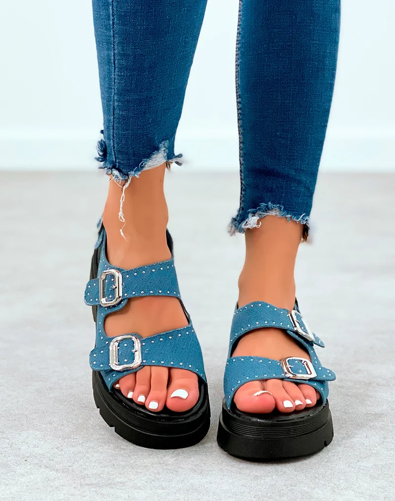 Sandales jeans cloutés à multiples lanières et à la boucle réglable