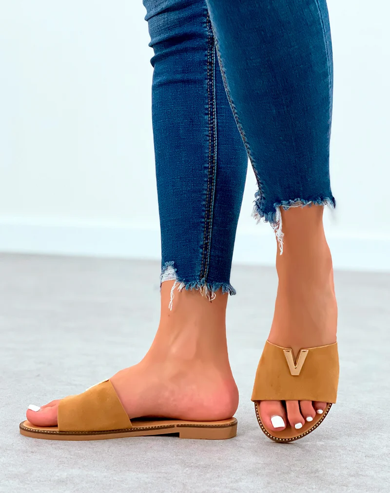 Mules camel en suédine à détail dorée pour femme