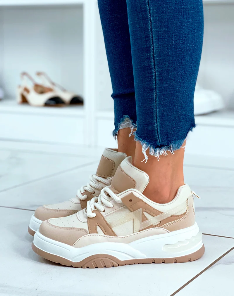 Baskets bi-couleur beige et blanc à motif et à lacets effet corde