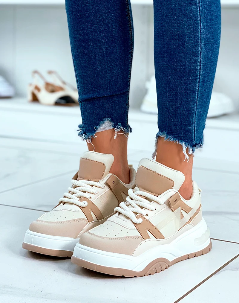 Baskets bi-couleur beige et blanc à motif et à lacets effet corde