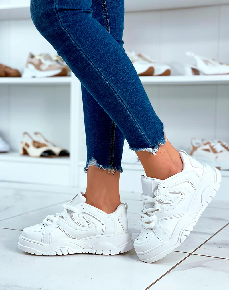 Baskets blanches tendance à empiècement