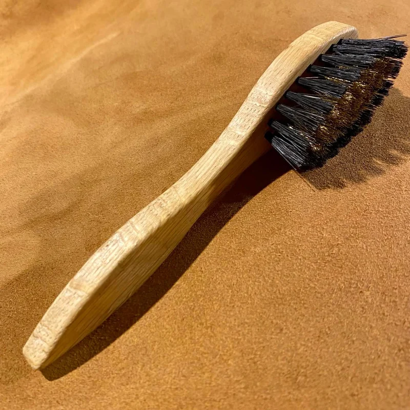 Brosse à daim crin et laiton