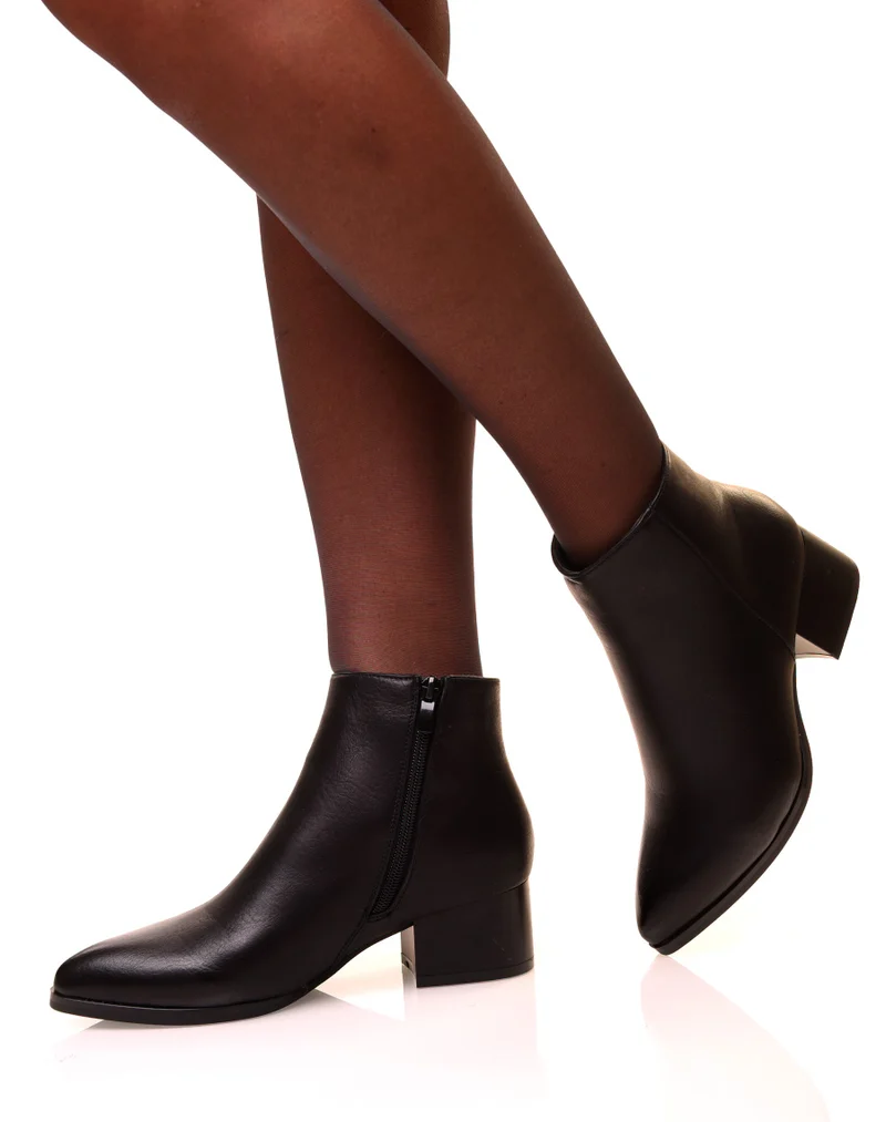 Bottines noires à talons carré et bouts pointus
