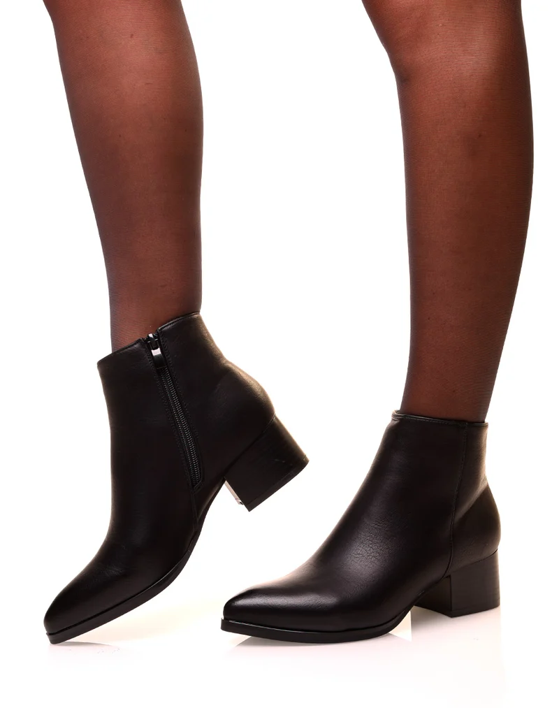 Bottines noires à talons carré et bouts pointus