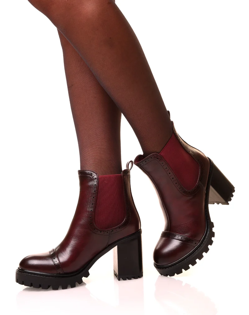 Bottines marrons à talons carrés et à semelles crantées