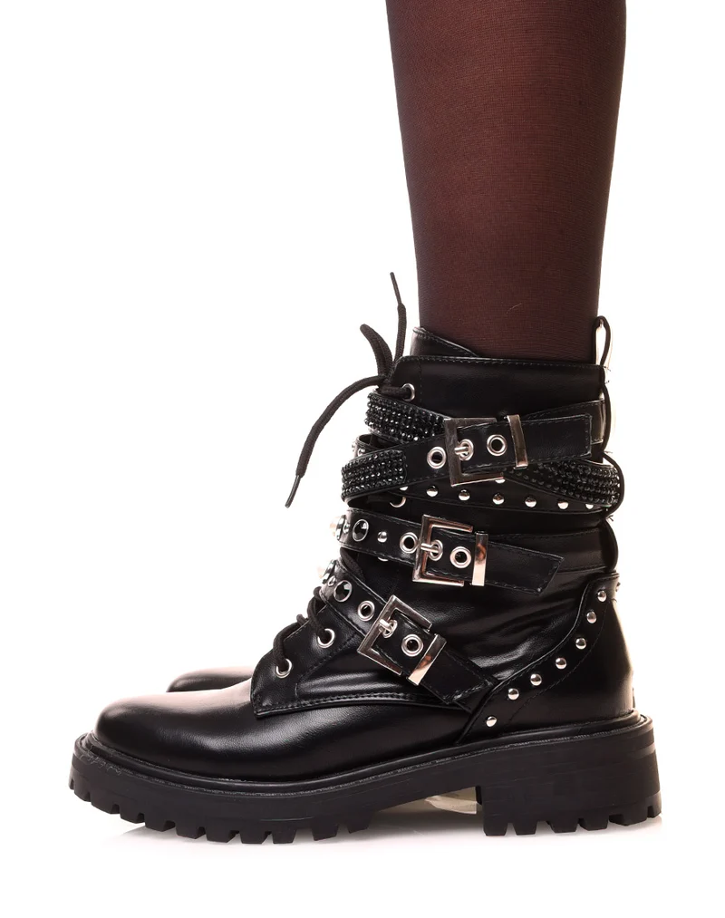 Bottines montantes noires à multiples lanières ornées de perles et de clous