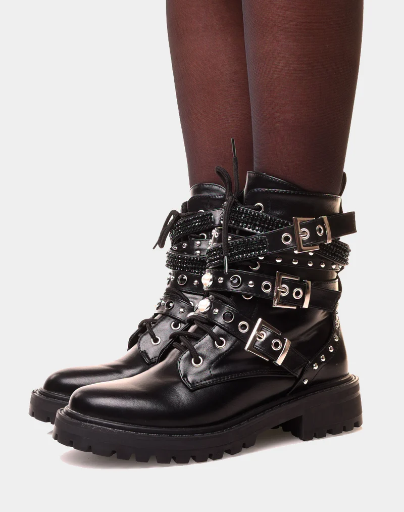 Bottines montantes noires à multiples lanières ornées de perles et de clous