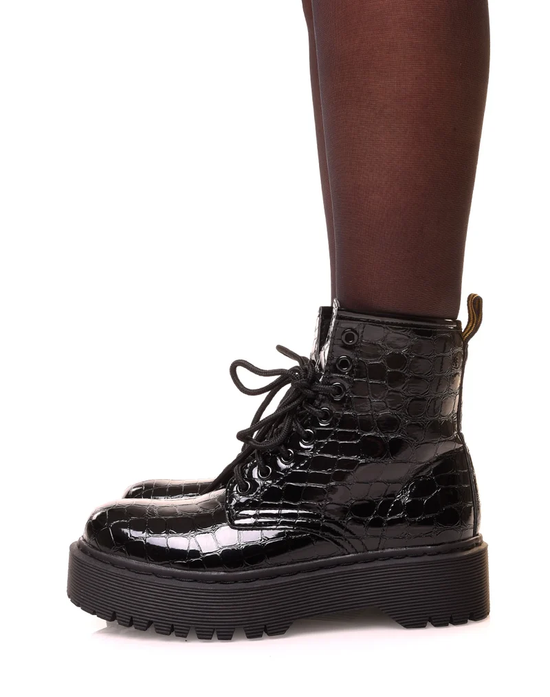 Bottines montantes noires vernies effet croco à grosse plateforme