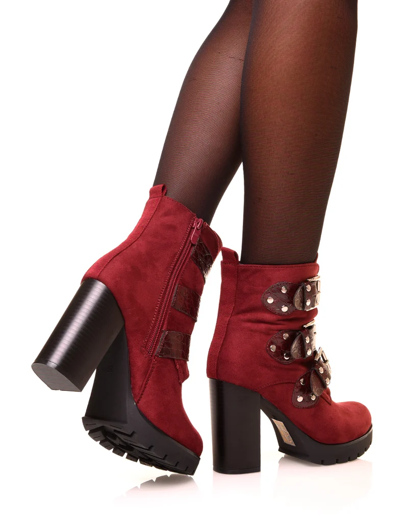Bottines bordeaux en suédine à lanières croco