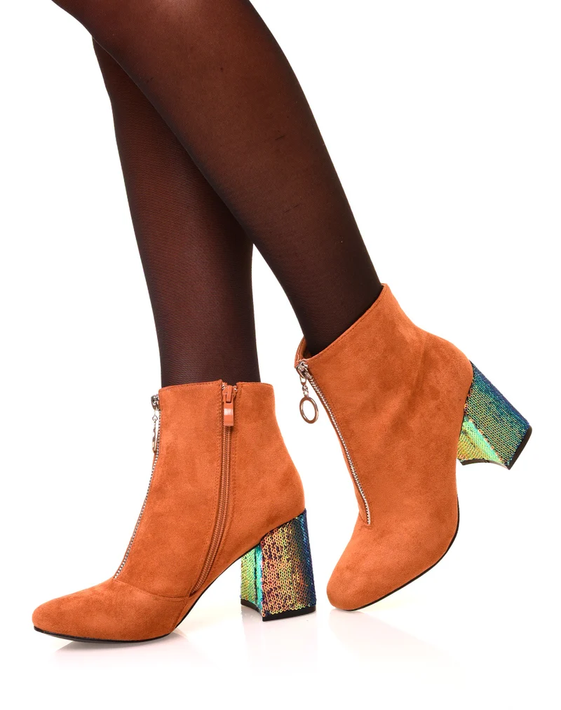 Bottines camelles en suédine à talons pailletés