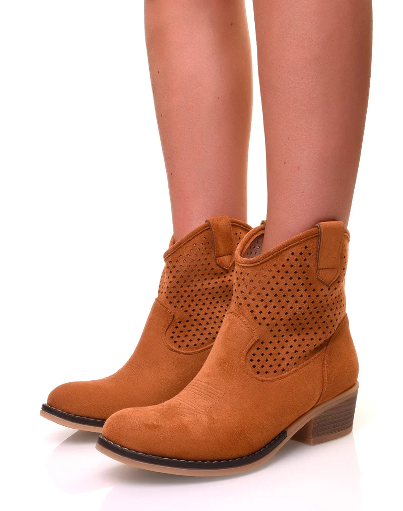 Santiags camelles en suédine ajourées à petits talons
