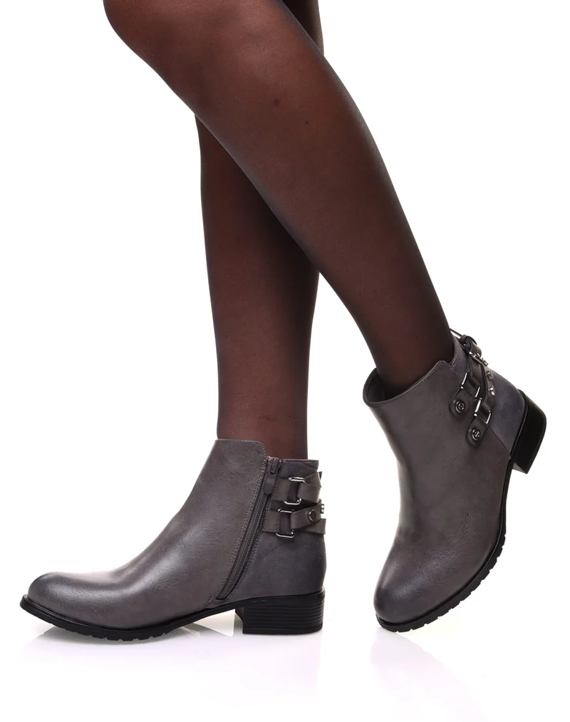 Bottines grises bi matières à sangle cloutée