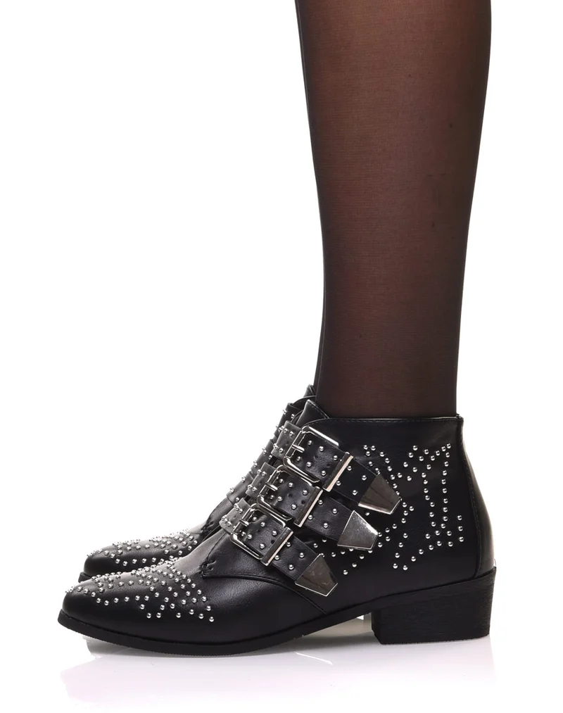 Bottines plates noires entièrement cloutées