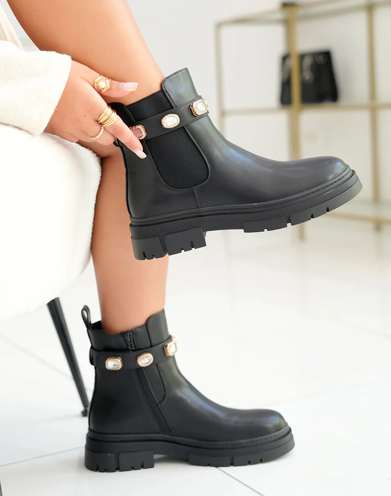 Bottines Chelsea noires pour femme avec lanière scratch et détails bijoux tendances