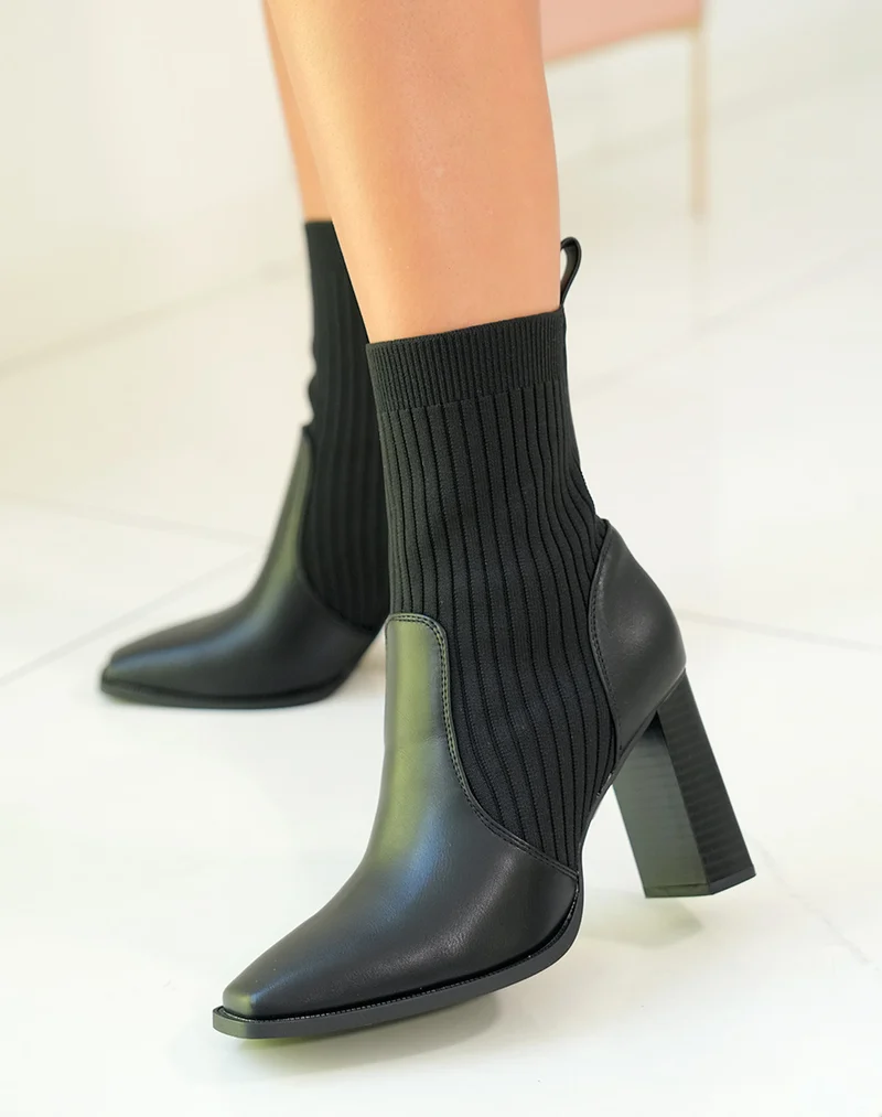 Bottines Classiques Bi-matière à Bout Carré - La Quintessence de l'Élégance Féminine