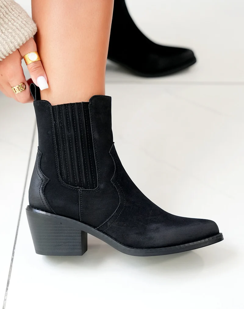 Bottines noires à bout pointu à effet daim