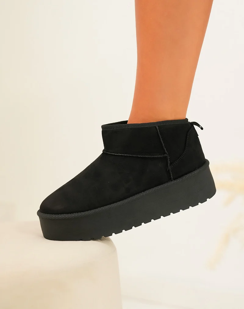 Bottines en suédine noire basses fourrées