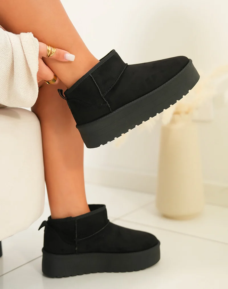 Bottines en suédine noire basses fourrées