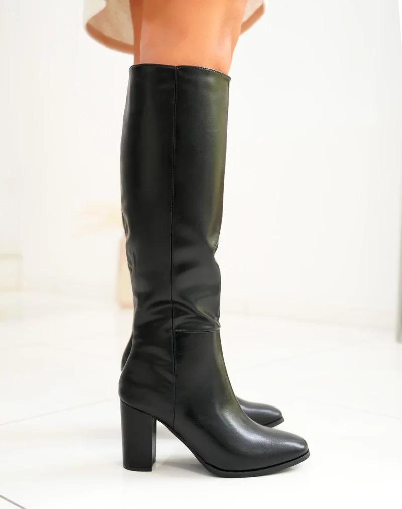 Bottes hautes noires à talon et bout carré arrondi