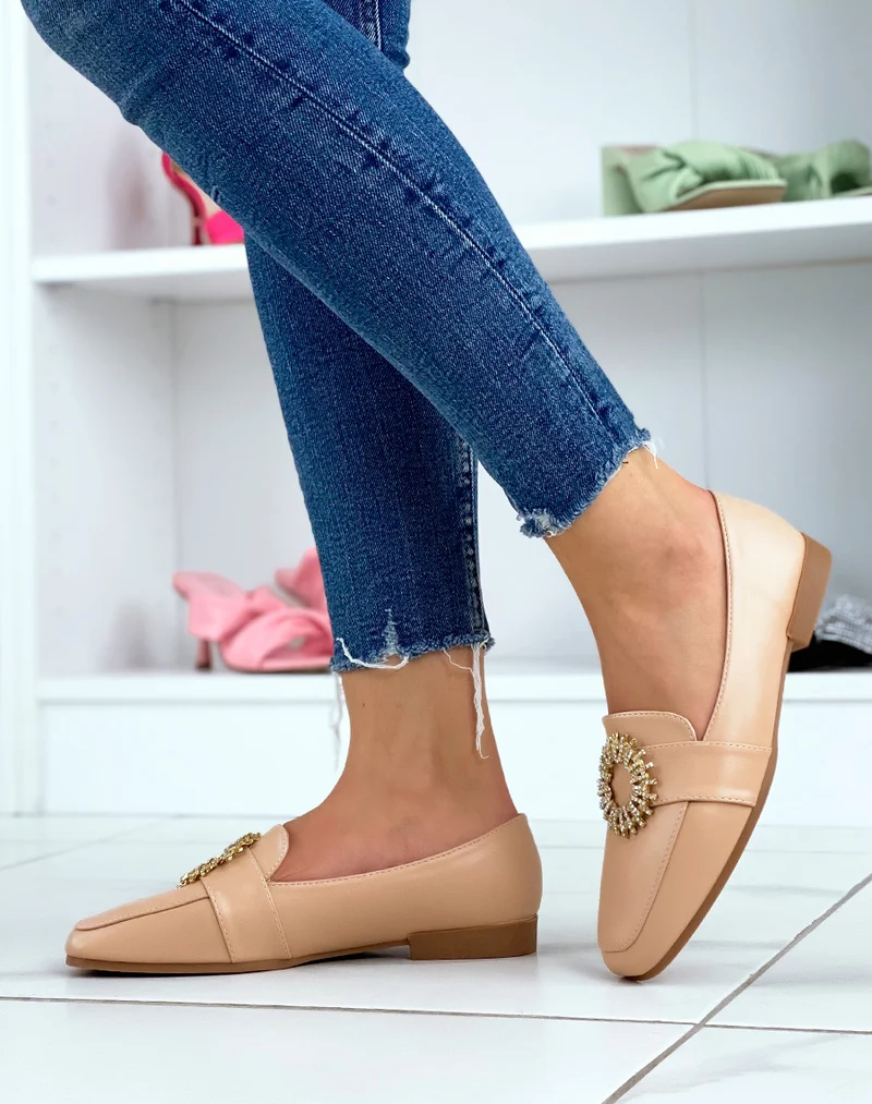 Mocassins beiges avec détail doré