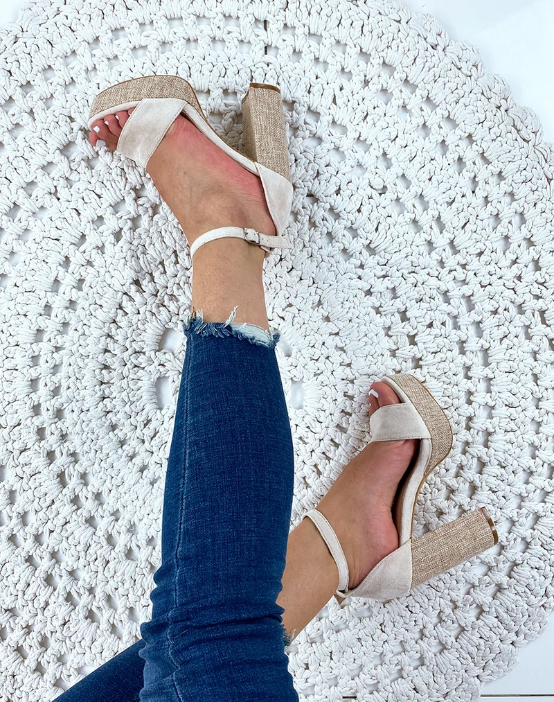 Sandales à talon en suédine beige