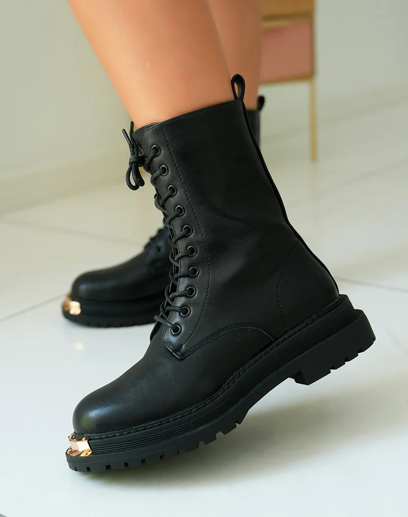 Bottines Noires à Lacets avec Détails Dorés : Sophistication et Tendance pour Femme