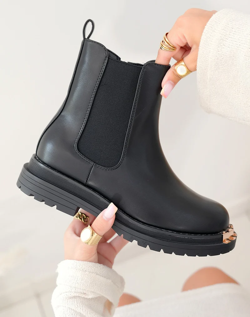 Bottines noires style chelsea avec détail doré