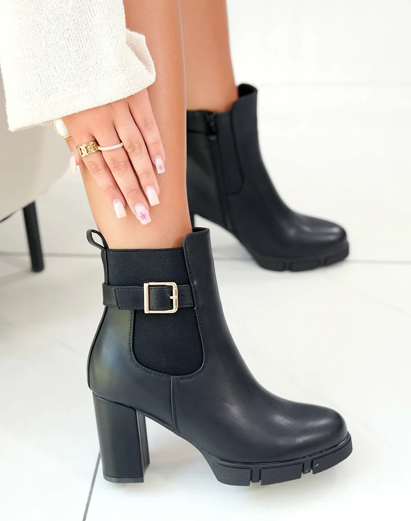 Bottines noires à talon à boucle dorée