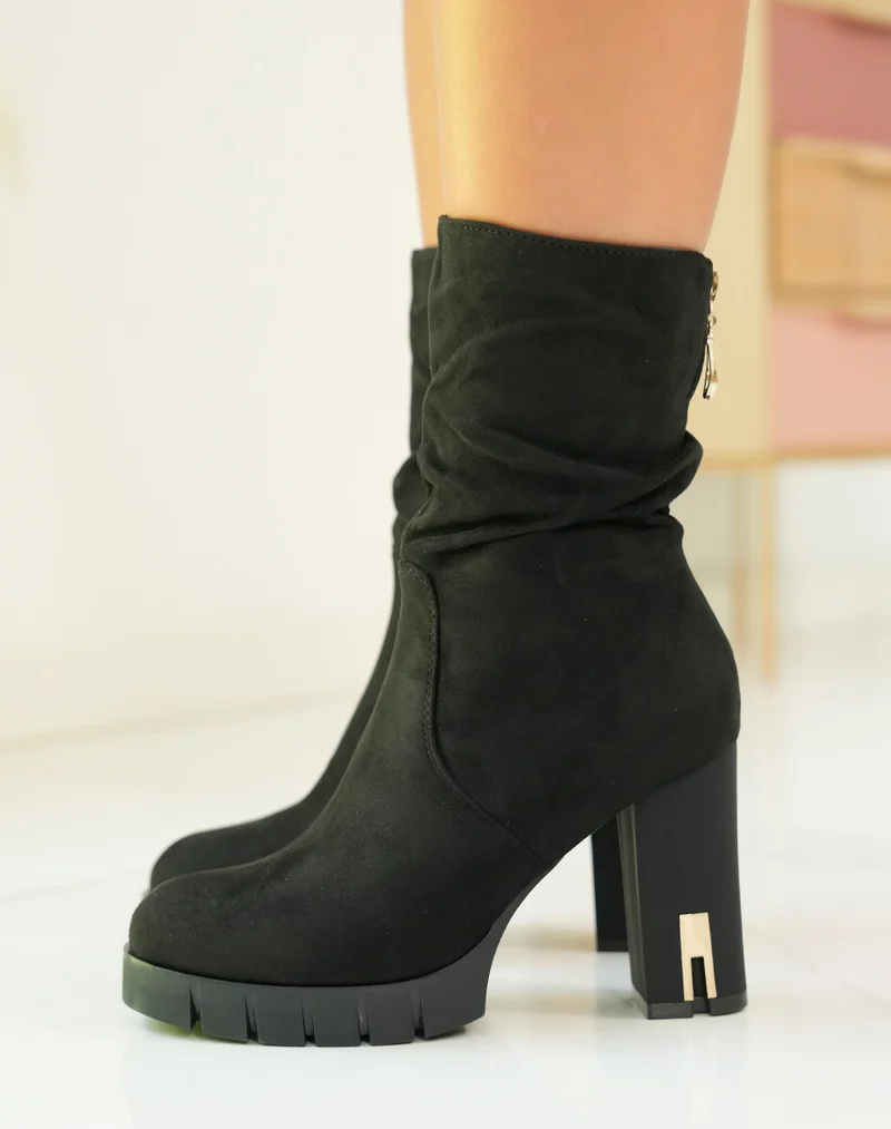 Bottines noires effet daim à talons avec détail doré pour femme