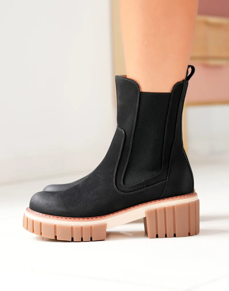 Bottines Montantes Noires à Semelle Crantée Marron - Alliance de Confort et Style