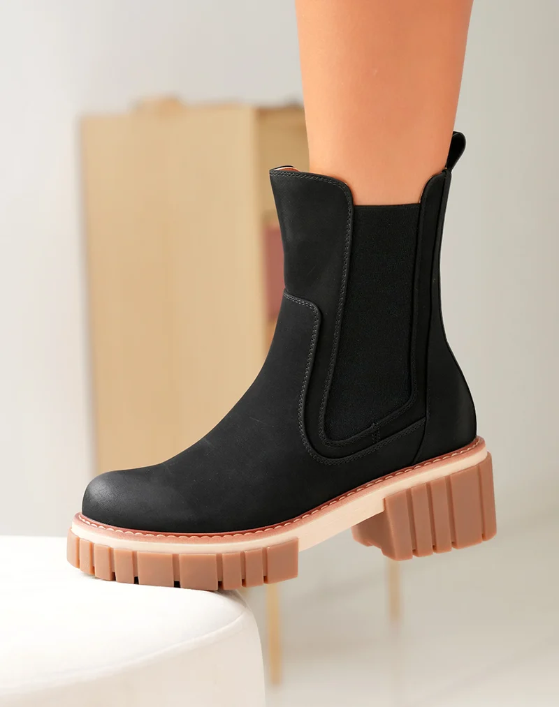 Bottines Montantes Noires à Semelle Crantée Marron - Alliance de Confort et Style