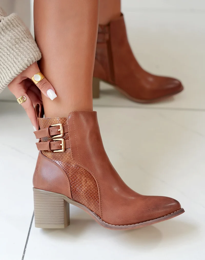 Bottines Camel Bi-Matière : Un Classique Raffiné Réinventé