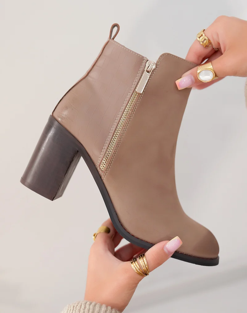Bottines Beiges Bi-Matière : Le Compromis Parfait entre Style et Confort