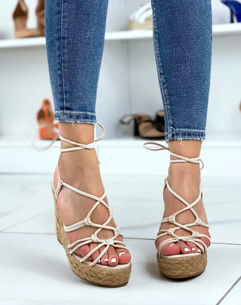 Compensées en suédine beige à talon en jute