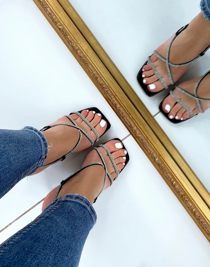 Sandales noires à strass et talon aiguille transparent