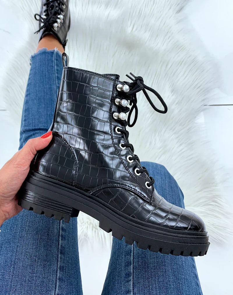 Bottines montantes noires effet croco