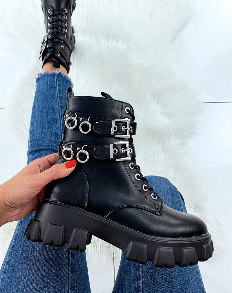 Bottines noires à semelle crantées