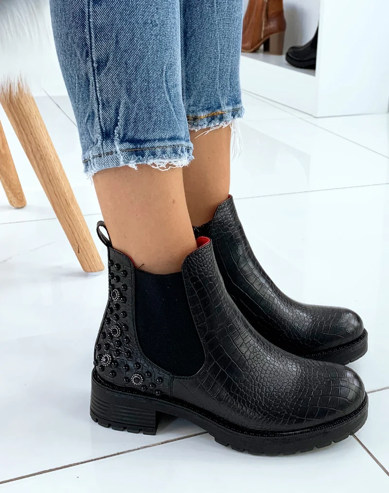 Bottines noires effet croco à bijoux