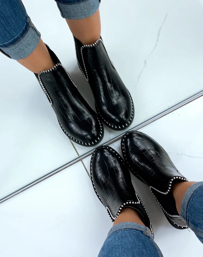 Bottines noires effet croco et perle d?ornement argent