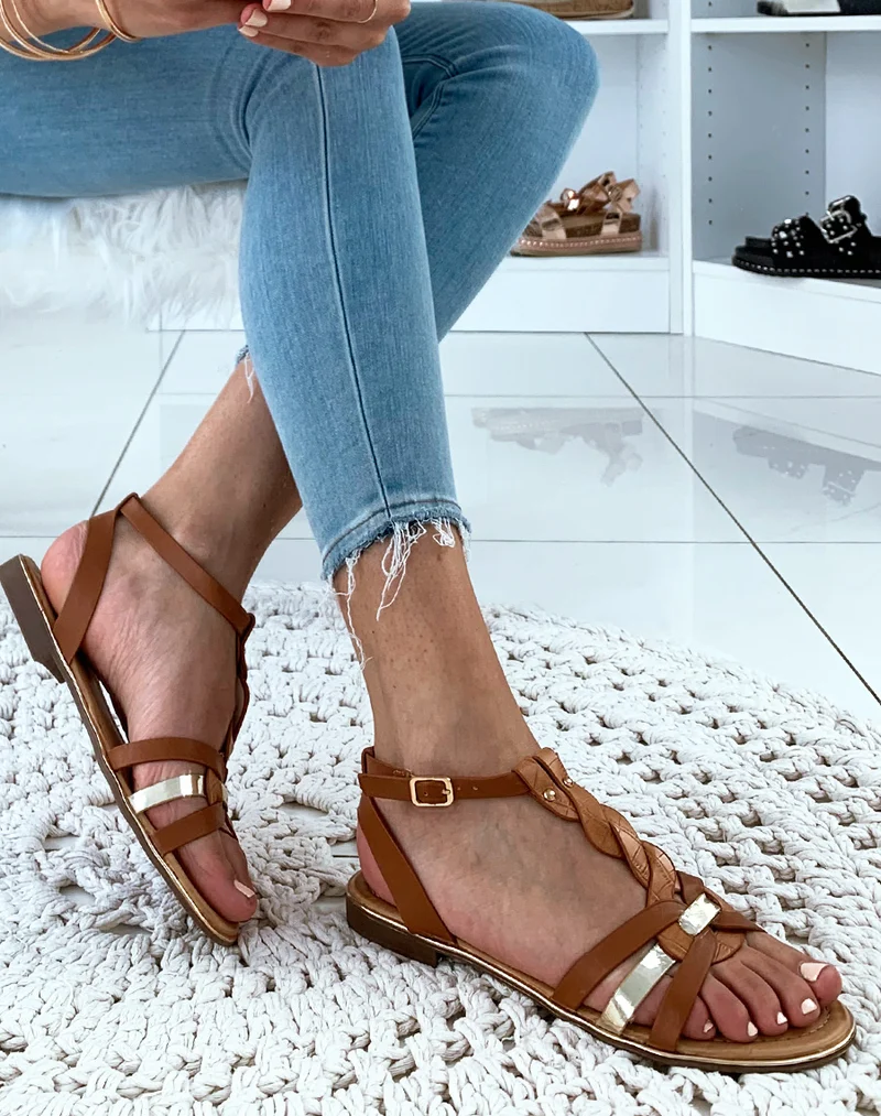 Nu-pied camel à multiples brides