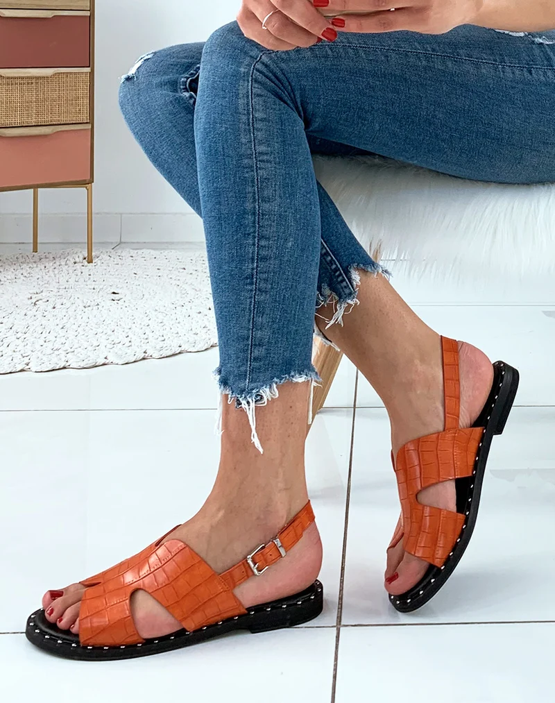 Nu-pied orange imprimé serpent à semelle cloutée