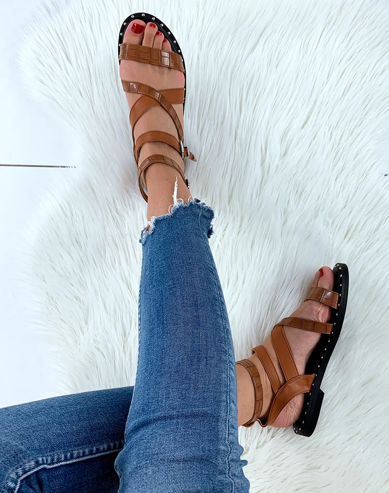 Nu-pied camel à semelle cloutée