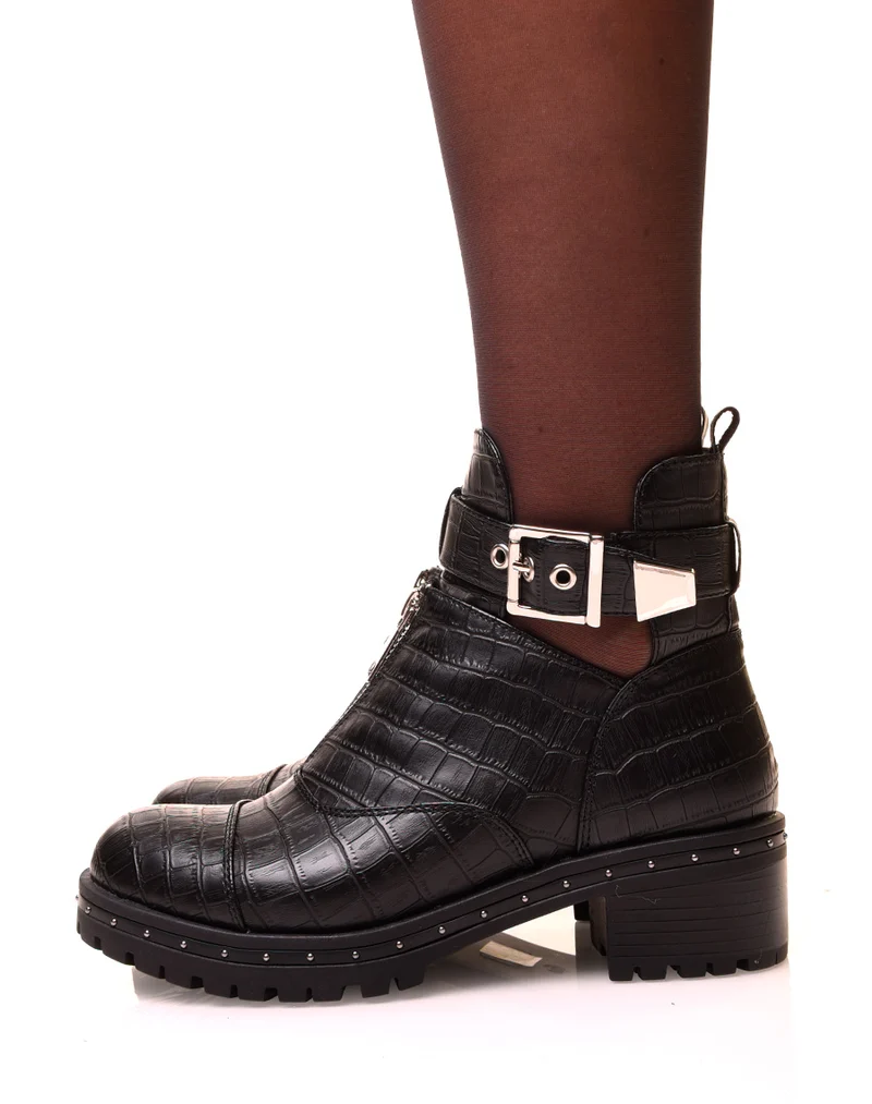Bottines noires effet croco ajourées à sangle