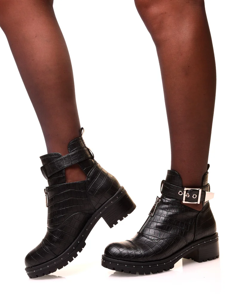 Bottines noires effet croco ajourées à sangle