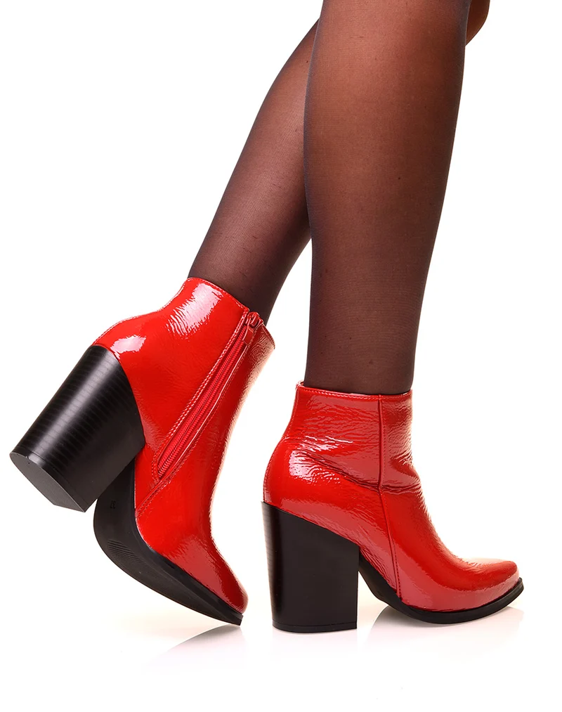 Bottines rouges vernies à talons carrés