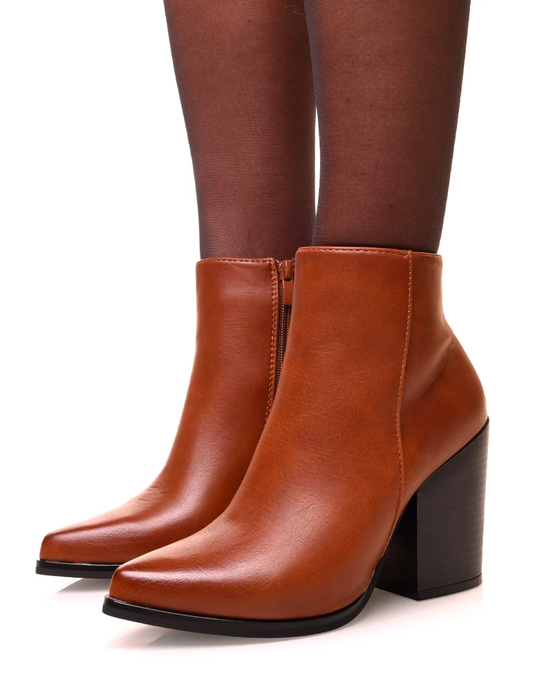 Bottines camel à talon carré et à bout pointu