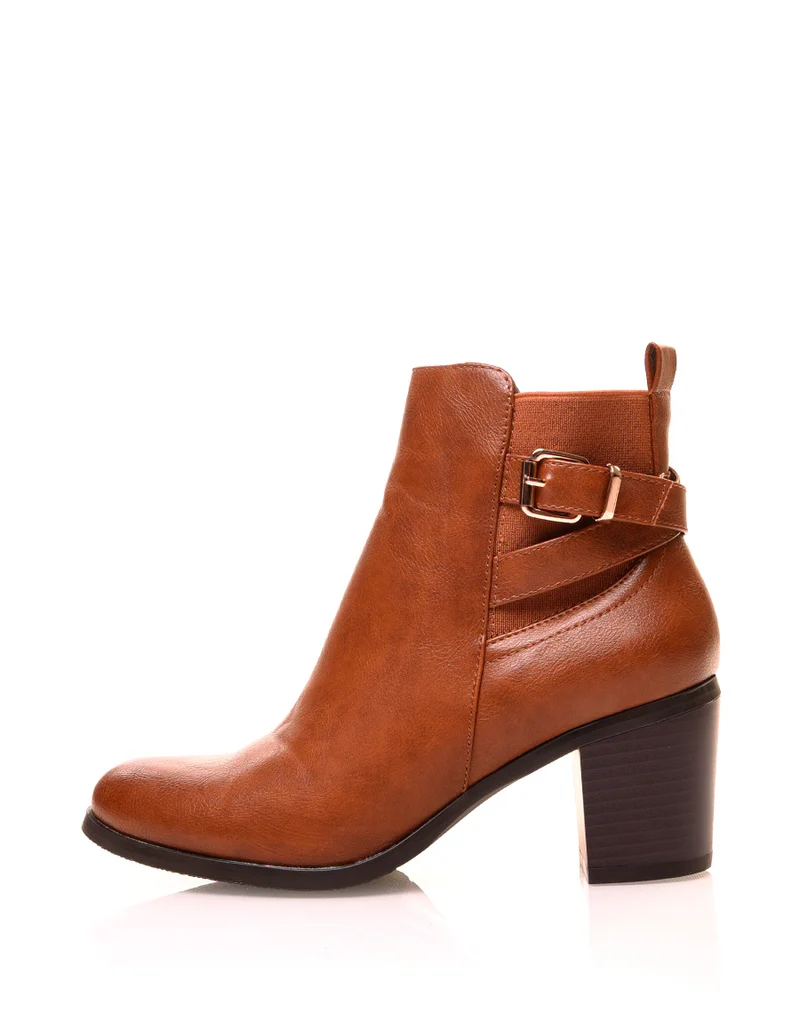 Bottines camel à talons carrés et à sangle