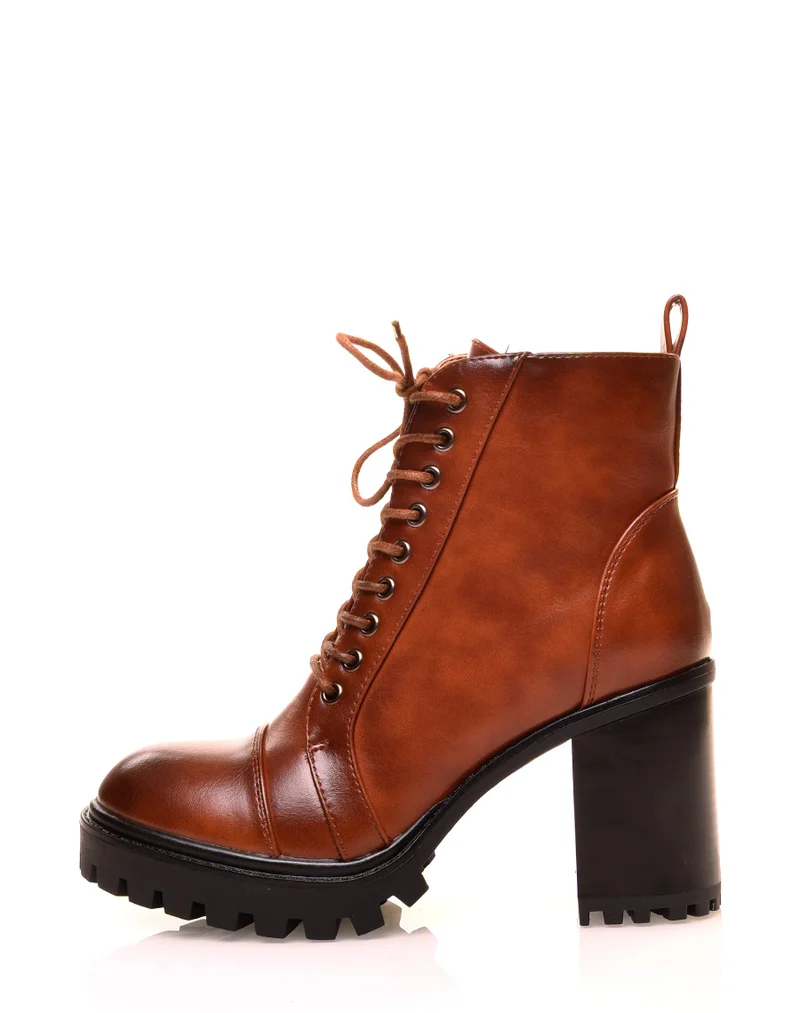 Bottines camel à talons et à lacets